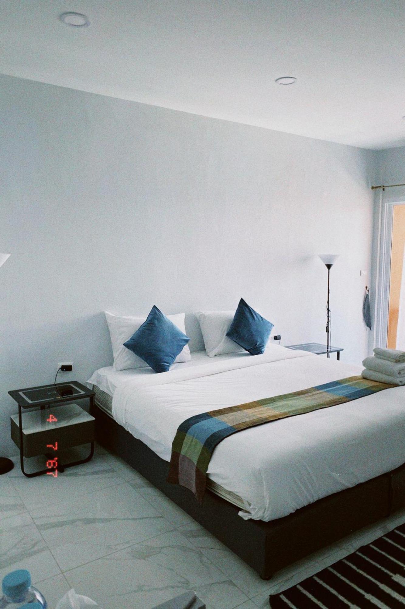 Hotel Sasimanta à Kamala Beach Extérieur photo